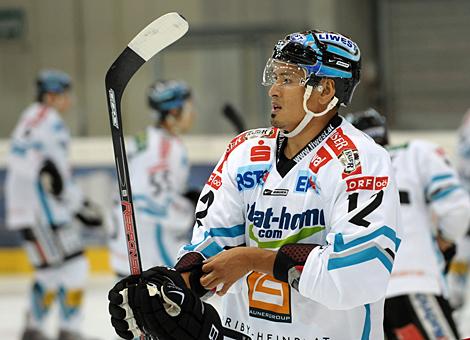 #12 Rich Bronilla, Verteidiger, Liwest Black Wings Linz