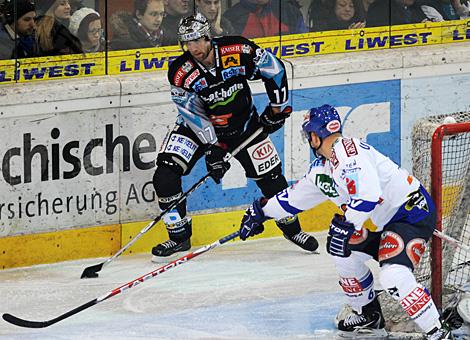 Jason Ward Liwest Black Wings Linz vs. Gerhard Unterluggauer EC Rekord Fenster VSV