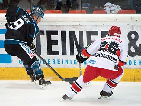 Jason Ulmer, Linz, und Roman Kukumberg, Mountfield, Hradec Kralove, EHC Liwest Black Wings Linz vs HK Mountfield