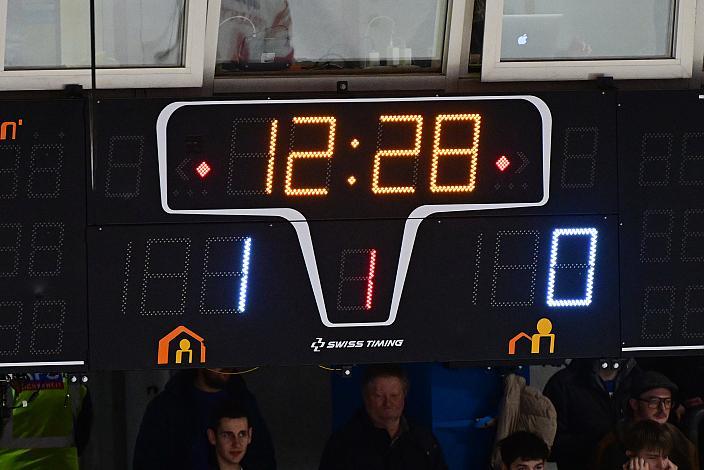 Nach 7 Minuten 32 Sekunden Teddy Bear Toos, Weihnachtsdress,  Win2Day ICE Hockey League,  Steinbach Black Wings Linz vs  HCB Südtirol Alperia,  Linz AG Eisarena 