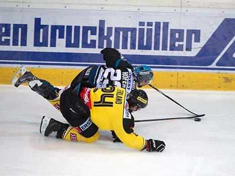 Fabio Hofer, Linz und Jonathan  Ferland, Vienna, EHC Liwest Black Wings Linz vs UPC Vienna Capitals