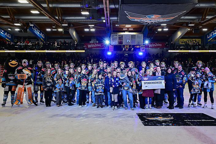 Ladies Charity , Win2Day ICE Hockey League,  Steinbach Black Wings Linz vs EC Red Bull Salzburg,  Linz AG Eisarena 