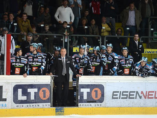 Rob Daum, Linz und die Spielerbank, EHC Liwest Black Wings Linz vs UPC Vienna Capitals