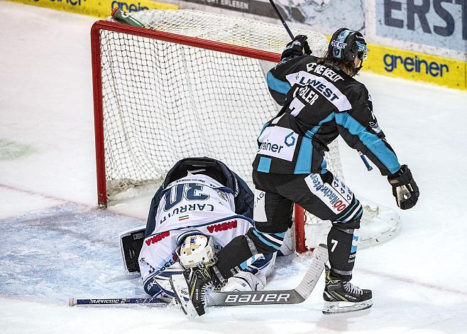 Brian Lebler (EHC Liwest Black Wings Linz) scort fÃ¼r Linz das 4 zu 1, gegen Miklos Rajna (Fehervar AV 19) EHC Liwest Black Wings Linz vs Fehervar AV 19