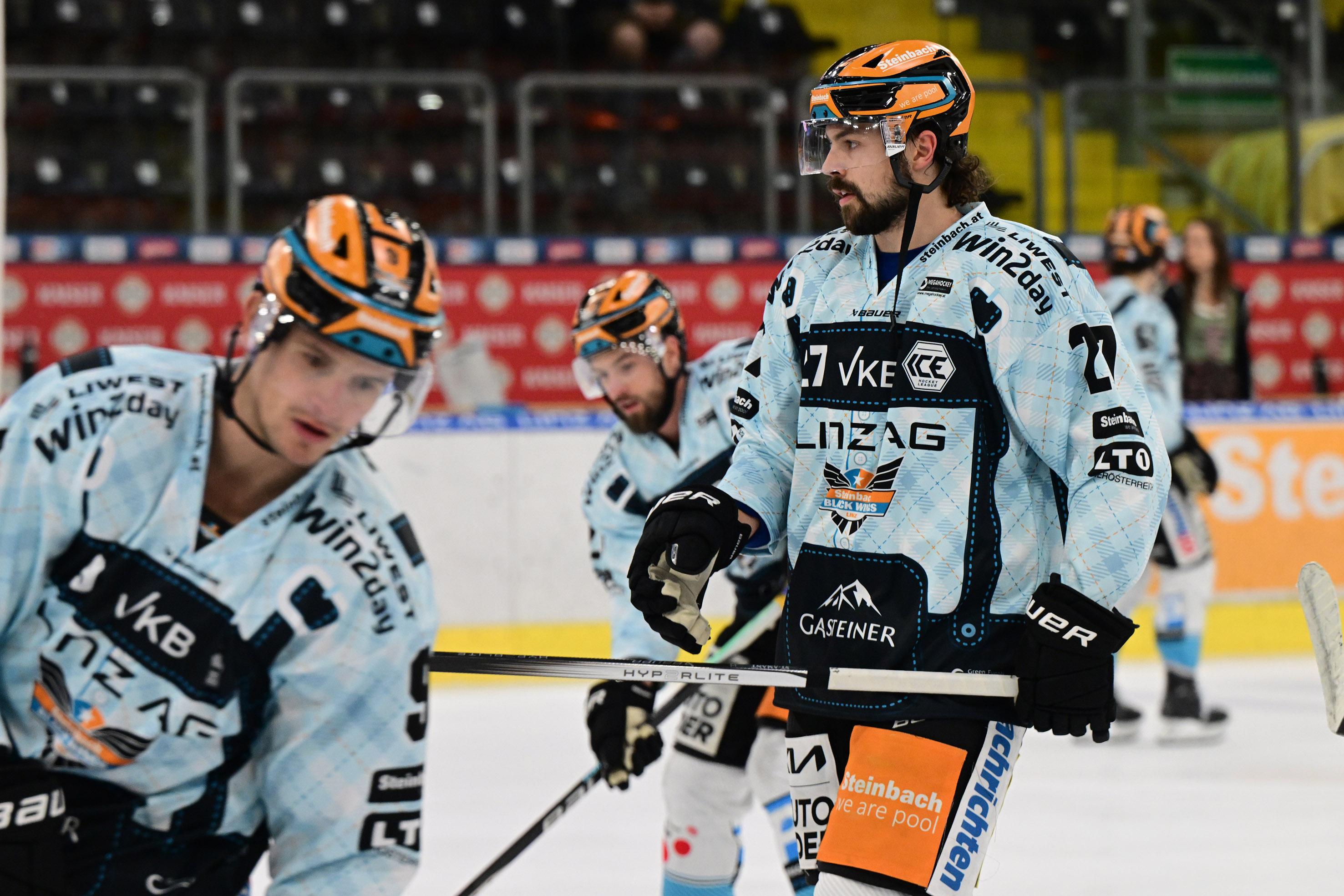 Shawn St.Amant (Steinbach Black Wings Linz) Oktoberfest, Steinbach Black Wings Linz vs Moser Medical Graz 99ers, Linz AG Eisarena