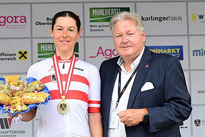 . Harald J. Mayer (ÖRV, Präsident Österreichischer Radsportverband, Cycling Austria), Staaatsmeisterion Anna Kiesenhofer (AUT, Roland), ÖM Staatsmeisterschaft, Strassenrennen, Königswiesen OÖ