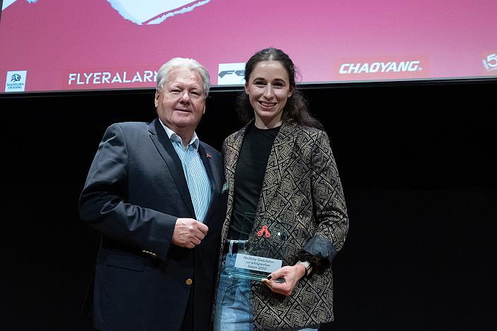 v.l. Harald J. Mayer (ÖRV, Präsident Österreichischer Radsportverband), Christina Schweinberger (AUT, Fenix-Deceuninck), Cycling Austria, 2023 Cup Ehrungen, Radsport