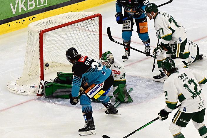 Shawn St.Amant (Steinbach Black Wings Linz) trifft zum 2 zu 1, 17. Runde ICE, Steinbach Black Wings Linz vs Team Ferencvarosi Torna Club FTC-Telekom (HUN), Linz AG Eisarena 