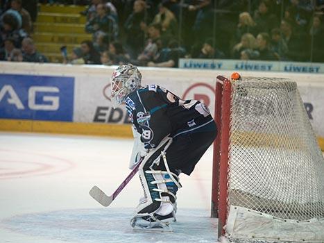 Michael Ouzas, Linz EHC Liwest Black Wings Linz vs HCB Suedtirol, 1. Viertelfinale
