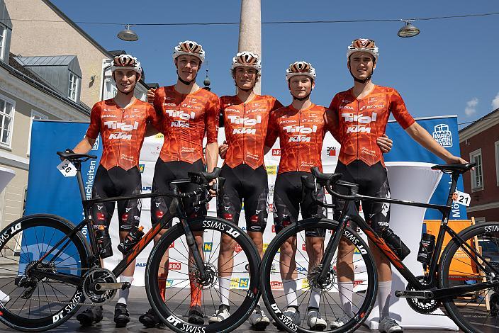 v.l. Sportlicher Leiter Andreas Hofer (AUT, Hrinkow Advarics), David Preyler (AUT, Tirol KTM Cycling Team), Marco Schrettl (AUT, Tirol KTM Cycling Team), Sebastian Putz (AUT, Tirol KTM Cycling Team), Paul Buschek (AUT, Tirol KTM Cycling Team) ÖM Staatsmeisterschaft, Strasse, Waidhofen an der Ybbs - Hollenstein