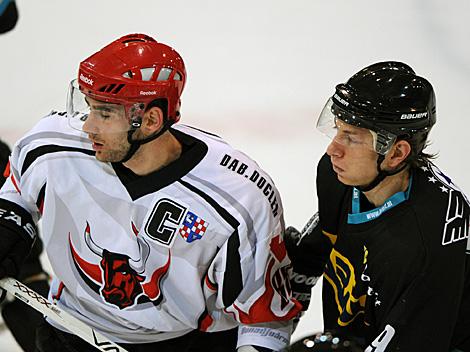 Nikandrosz Galanisz, Dab. Docler Dunaujvaros und der Linzer Max Wimmer, EHC Liwest Linz vs. Dab. Docler Dunaujvaros 