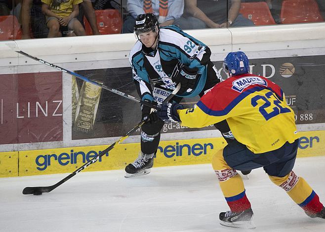 Troy Rutkowski (EHC Liwest Black Wings Linz), Jiri Simanek (CEZ Motor Ceske Budejovice), Eishockey Testspiel, EHC Liwest Black Wings - CEZ Motor Ceske Budejovice