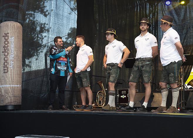 v.l. Philipp Lukas (EHC Liwest Black Wings Linz), Assistant Coach Mark SzÃ¼cs (EHC Liwest Black Wings Linz), Tormann Trainer JÃ¼rgen Penker (EHC Liwest Black Wings Linz), Head-Coach Troy Ward (EHC Liwest Black Wings Linz)