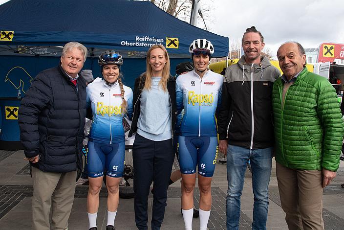 Harald J. Mayer (ÖRV, Präsident Österreichischer Radsportverband), Laura Rumpl, Sabina Stadler (AUT, Arbö Rapso Knittelfeld), Paul Resch (Präsident LRV Oberösterreich), Damen Elite, U23, Radliga, 62. Radsaison-Eröffnungsrennen Leonding, Oberösterreich 