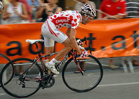 Bernhard Kohl, Team Gerolsteiner, im Trikot des Bergwertungssiegers der Tour de France, beim Kriterium in Wels.