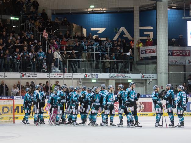 Linz feiert EHC Liwest Black Wings Linz vs EC Red Bull Salzburg