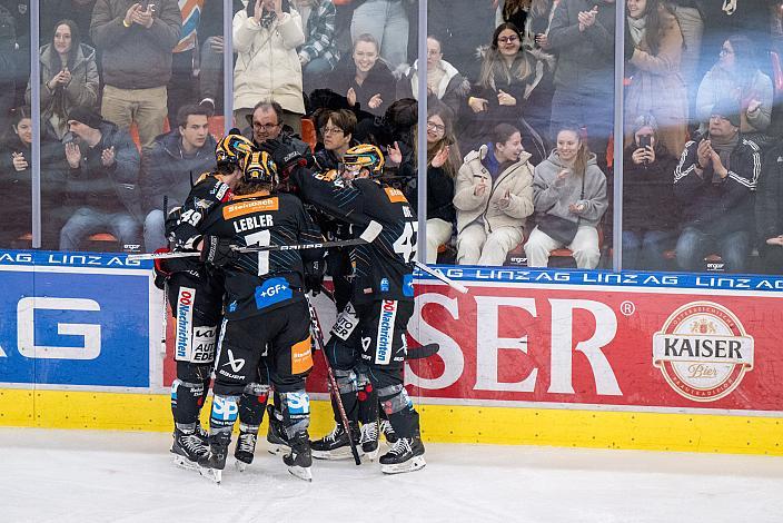 Brian Lebler (Steinbach Black Wings Linz) und Shawn St.Amant (Steinbach Black Wings Linz) feiert das Tor zum 2 zu 0, Steinbach Black Wings Linz vs Moser Medical Graz 99ers, Pre-Play-Offs, 3. Runde ICE Hockey League, Steinbach Black Wings Linz, Linz AG Eisarena