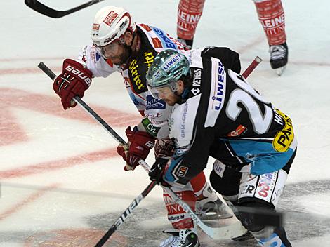 Rob Hisey, Linz und Joseph Tenute, KAC, EHC Liwest Black Wings Linz vs. EC KAC Finale 3