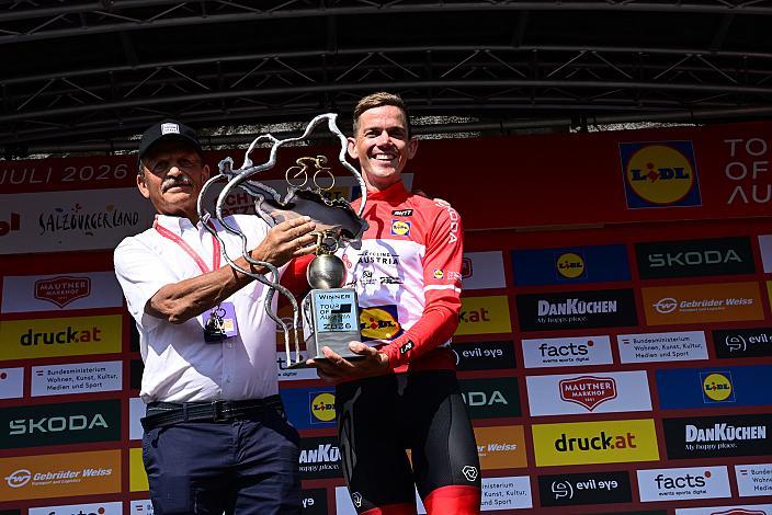 Im Roten Lidl - Trikot des Gesamtführenden der Lidl Tour of Austria Gregor Mühlberger, 5. Etappe von Langenlois nach Wien, 109km, Tour of Austria