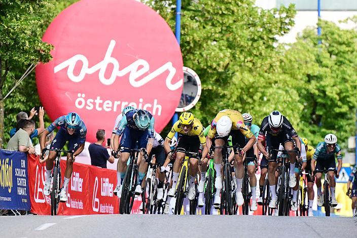 Zielsprint 2. Platz Valentin Hofer (AUT, Bahrain Victorious Development Team), Sieger Kilian Feurstein (AUT, Team Vorarlberg), 3. Etappe Asten - Bad Schallerbach, Oberösterreich Rundfahrt