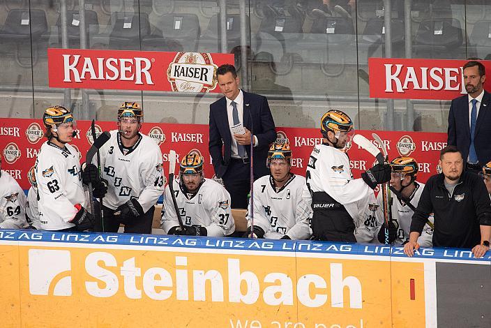Head Coach Philipp Lukas (Steinbach Black Wings Linz) auf der Spielerbank, Steinbach Black Wings Linz vs Olimpija Ljubljana,  WIn2day ICE Hockey League