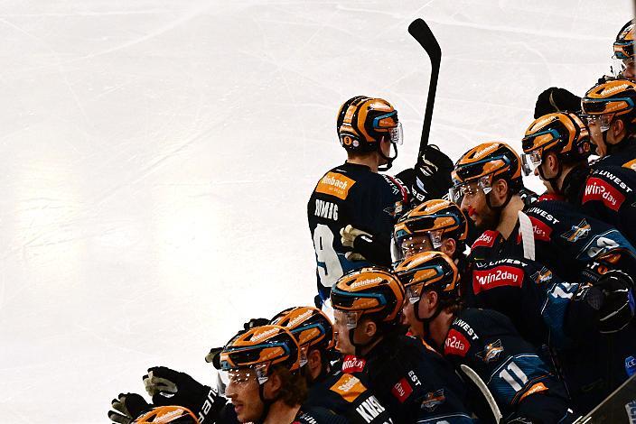 Emilio Romig (Steinbach Black Wings Linz) feiert das Tor zum 1 zu. 1, Steinbach Black Wings Linz vs EC Red Bull Salzburg, Playoffs, 4. Viertelfinale, Linz AG Eisarena 