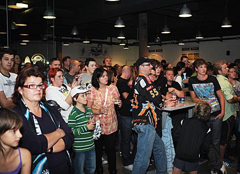 Zahlreiche Fans bei der Saisoneroeffnungdparty, EHC Liwest Black Wings Linz