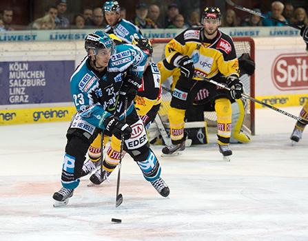 Fabio Hofer (EHC Liwest Black Wings Linz) EHC Liwest Black Wings Linz vs UPC Vienna Capitals