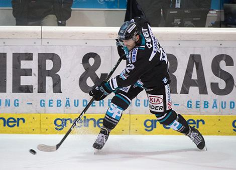 Jake Dowell (EHC Liwest Black Wings Linz)  EHC Liwest Black Wings Linz vs EC VSV