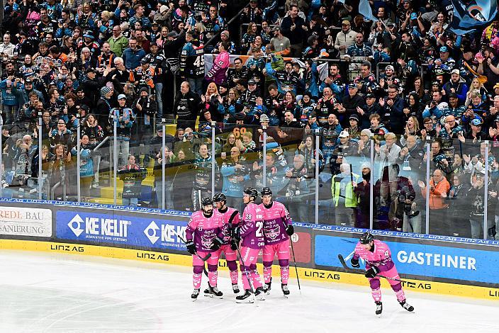 Die Steinbach Black Wings Linz feiern das Tor zum 2 zu 0 durch Brady Shaw (Steinbach Black Wings Linz) ICE, Steinbach Black Wings Linz vs HC Tiwag Innsbruck - Die Haie Linz, AG Eisarena 