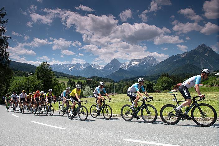 Das Peleton im Anstieg nach Vorderstoder, St.Florian, Asten - Resort Hinterstoder, Höss, Int. Raiffeisen Oberösterreich Rundfahrt UCI Kat. 2.2
