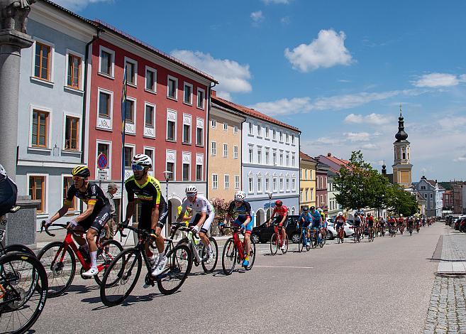 Das Feld Haag am Hausruck 1. Etappe Wels - Maria Schmolln, Int. Raiffeisen Oberösterreich Rundfahrt UCI Kat. 2.2