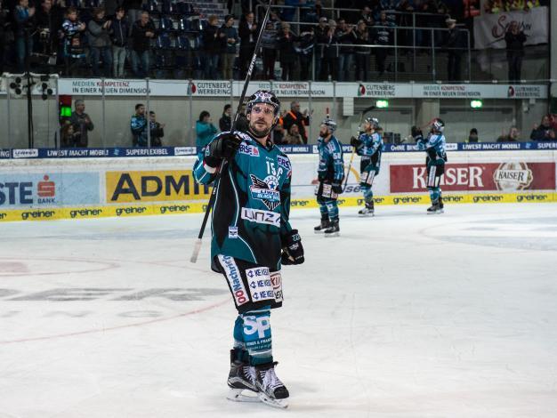 Brett McLean (EHC Liwest Black Wings Linz)  EHC Liwest Black Wings Linz vs HCB Suedtirol Alperia 5. Viertelfinale