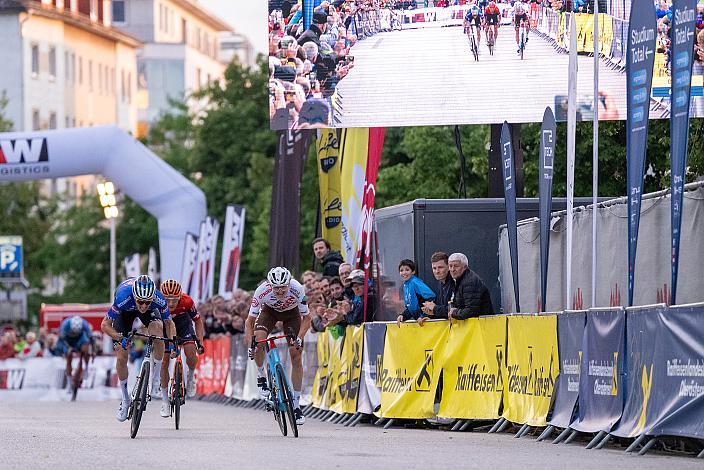 Sieger Michael Gogl (AUT, Alpecin-Deceuninck), Felix Gall (AUT, AG2R Citroen Team)  Radsport Wels, 24. Innenstadtkriterium