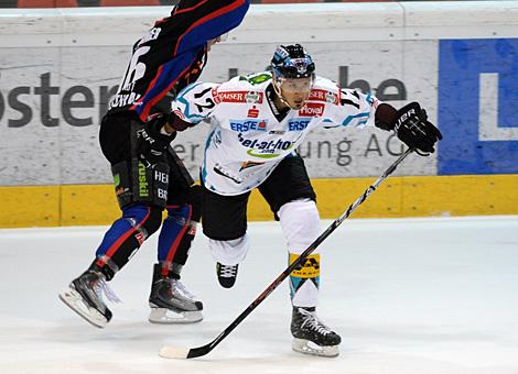 #12 Rich Bronilla, Verteidiger, Liwest Black Wings Linz