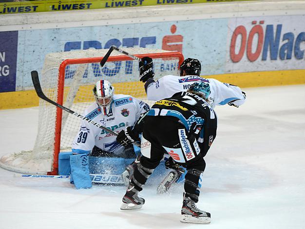 Brian Lebler, Linz vor Tormann Bence Balizs, Szekesfehervar, EHC Liwest Black Wings Linz vs SAPA Fehervar AV19