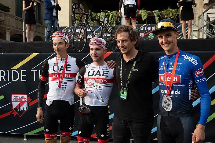 v.l. 2. Platz David Formolo (ITA, UAE Team Emirates), Sieger Marc Hischi (SUI, UAE Team Emirates), Pippo Pozzato, 3. Platz Nicola Conci (ITA, Alpecin-Dekeuninck), Veneto Classic, Treviso - Bassano del Grappa, Veneto, ITA 190km