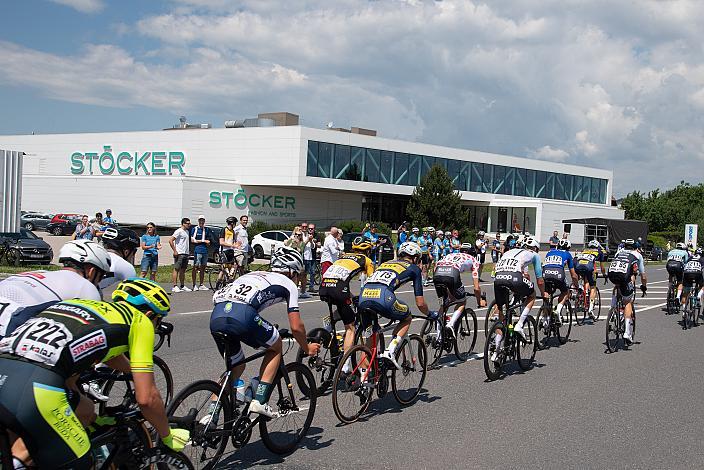 Start zur 2 Etappe beim Modehaus Stöcker, Eferding - Niederkappel,  Int. Raiffeisen Oberösterreich Rundfahrt UCI Kat. 2.2