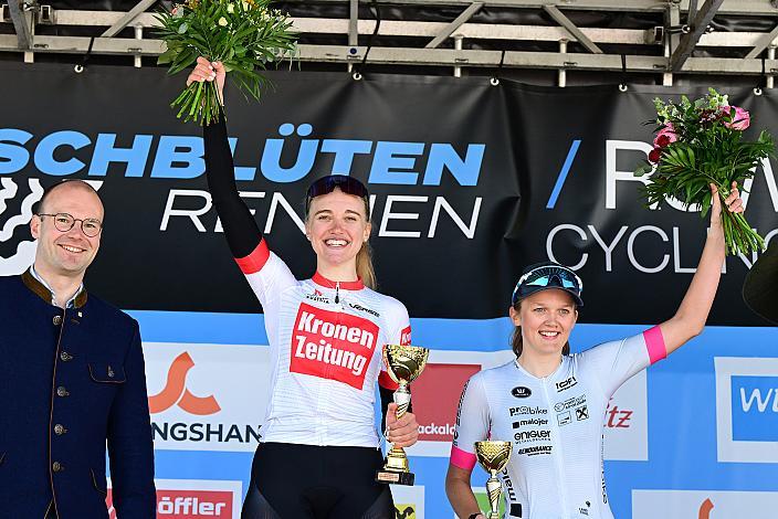 Siegerin Katharina Sadnik (AUT, KTM Factory MTB Team), 3. Platz Amelie Cooper (GBR, Union Raiffeisen Radteam Tirol),  Damen Elite, U23, Road Cycling League Austria, 63. Raika Kirschbluetenrennen, Wels, Oberösterreich