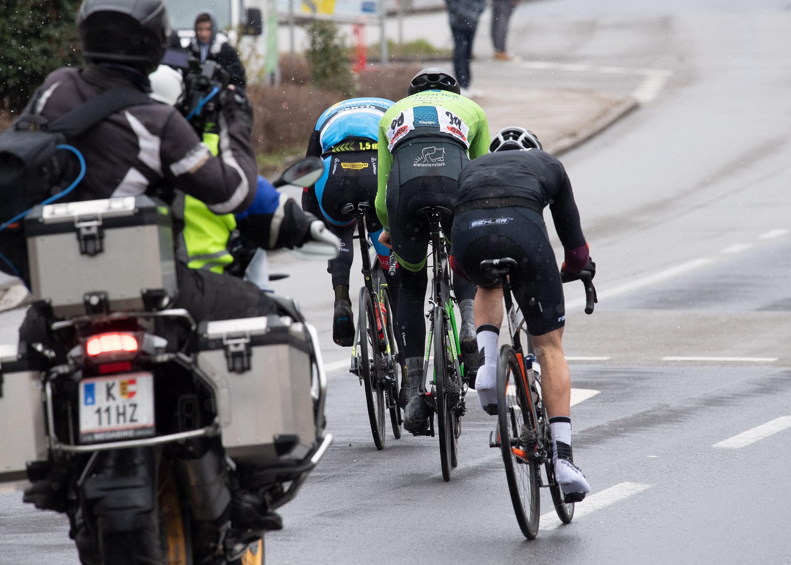 Spitzengruppe mit Jonas Rapp (GER, Hrinkow Advarics Cycleang), Moran Vermeulen (AUT, Team Felbermayr Simplon Wels), Pirmin Benz (GER, rad-net Rose) Herren Elite, U23, Radliga, 60. Radsaison-Eröffnungsrennen Leonding, Oberösterreich 