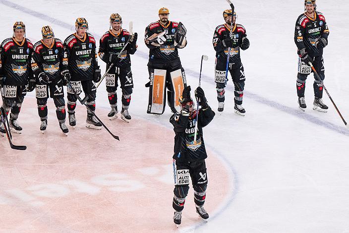 v.l. Das Team der Steinbach Black Wings Linz und Graham Knott (Steinbach Black Wings Linz) und Martin Schumnig (Steinbach Black Wings Linz) feiern das Tor in Overtime zum Gleichstand in der Play-OffSerie, Steinbach Black Wings Linz vs HCB Südtirol Alperia, Viertelfinale, 6. Runde ICE Hockey League, Linz AG Eisarena