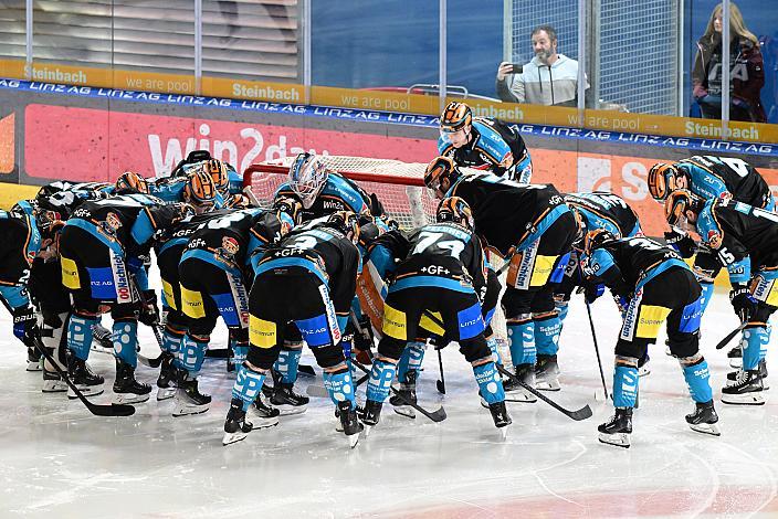  Das Team der Steinbach Black Wings Linz Win2Day ICE Hockey League,  Steinbach Black Wings Linz vs  HCB Südtirol Alperia,  Linz AG Eisarena 