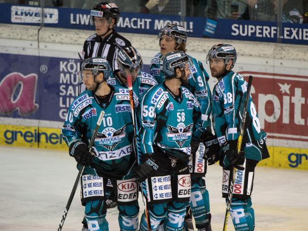 linz feiert EHC Liwest Black Wings Linz vs Dornbirner Eishockey Club