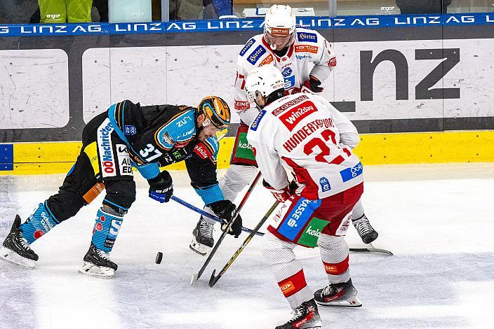 Andreas Kristler (Steinbach Black Wings Linz). Thomas Hundertpfund (EC KAC) Win2Day ICE Hockey League,  Steinbach Black Wings Linz vs EC KAC,  Linz AG Eisarena 