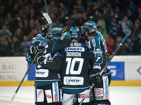 Linz feiert, EHC Liwest Black Wings Linz vs EC Red Bull Salzburg