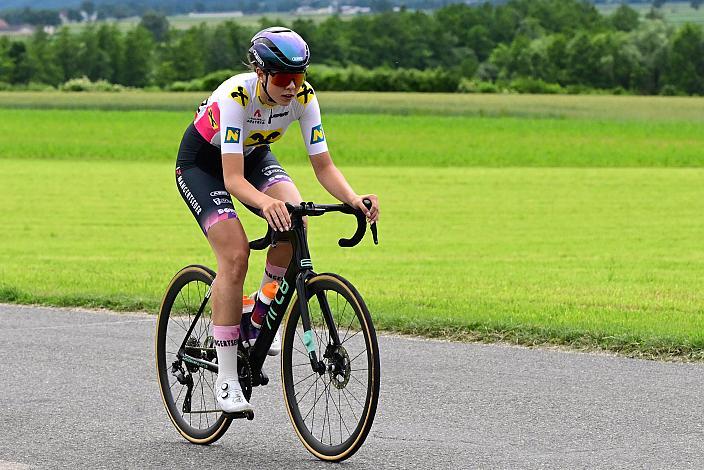 Im Trikot der Besten Nachwuchsfahrerin Magdalena Leis (GER, Team Mangertseder Bayern), Amstetten, 2 Etappe Sportland NOE Kids Tour