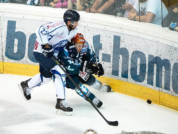 #21 Philipp Lukas, EHC Liwest Black Wings Linz, und Sasa Martinovic, Zagreb, EHC Liwest Black Wings Linz vs KHL Medvescak Zagreb