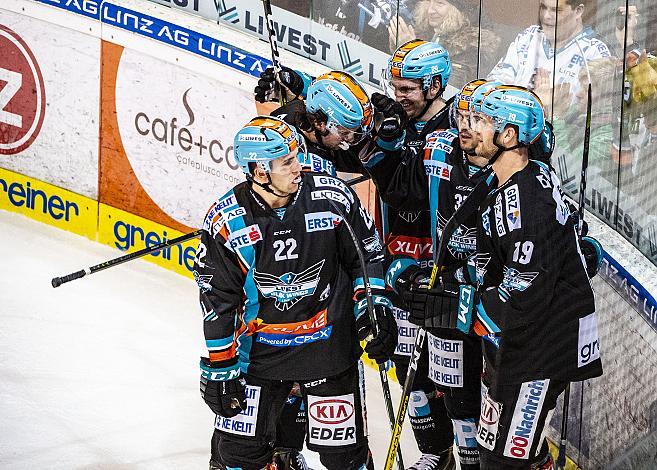 Im Bild: Linz feiert das 1 zu 0 durch Andreas Kristler (EHC Liwest Black Wings Linz),  Eishockey,  EHC Liwest Black Wings Linz vs HC Orli Znojmo