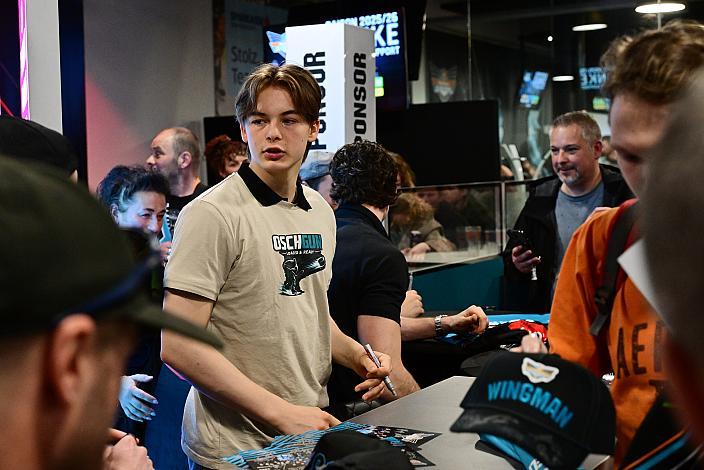 Jonathan Oschgan (Steinbach Black Wings Linz) Steinbach Black Wings Linz , VIP Bereich, Linz AG Eisarena 