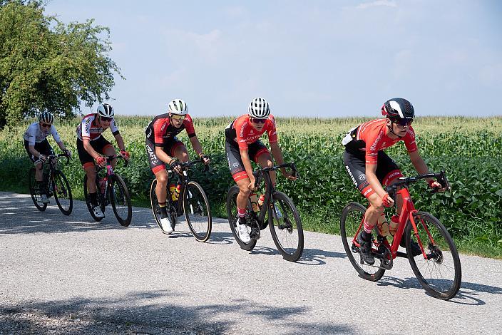Die Angreifer auf der der Startrunde mit Jakob Purtscheller (AUT, Team OÖ), Marco Stocker (AUT, Team Österreich), Bad Wimsbach - Strass im Attergau, Int. "Keine Sorgen" Junioren Rundfahrt UCI Kat. 2.1 MJ